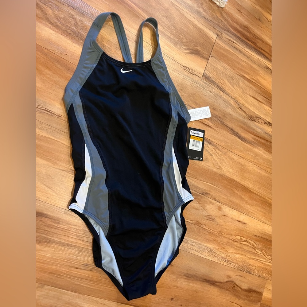 Nike womens one piece swimsuit with tags